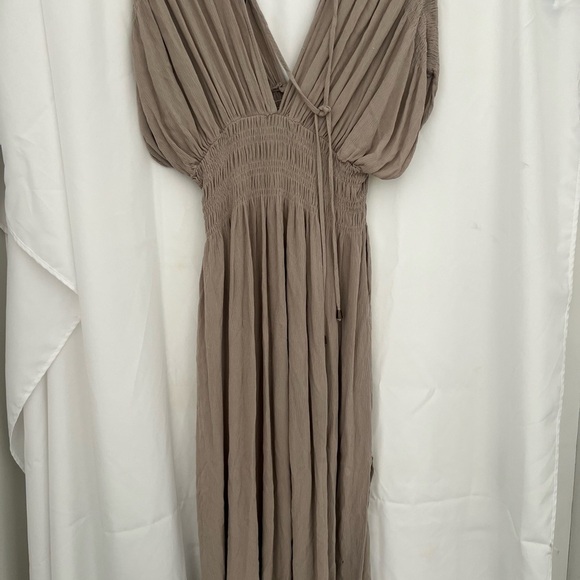 Elegant Maxi Dress - Picture 4 of 4